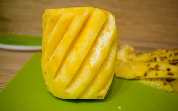 Come tagliare un ananas correttamente e splendidamente