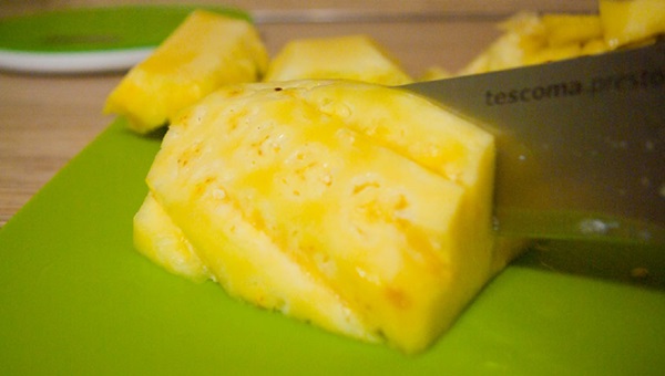 Come tagliare un ananas correttamente e splendidamente