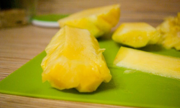 Come tagliare un ananas correttamente e splendidamente