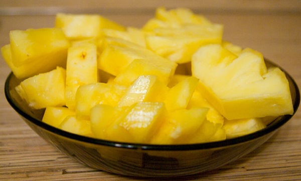 Come tagliare un ananas correttamente e splendidamente