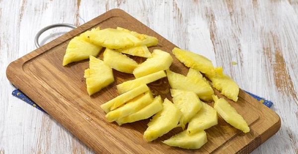 Come tagliare un ananas correttamente e splendidamente