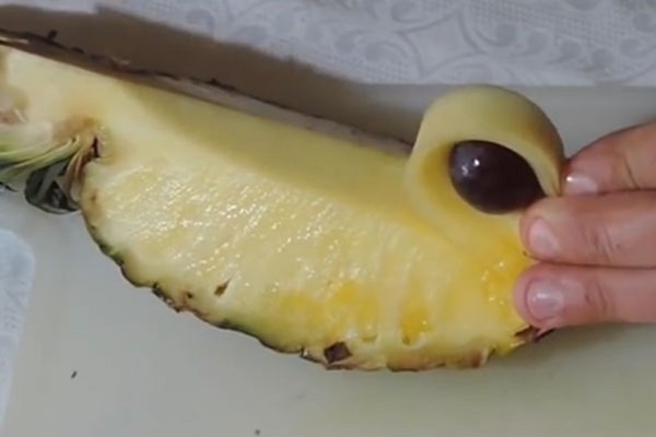 Come tagliare un ananas correttamente e splendidamente