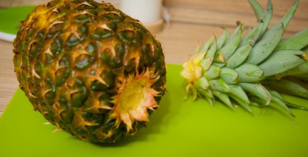 Come tagliare un ananas correttamente e splendidamente