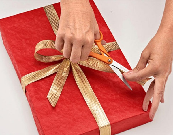 Come mettere un regalo in un regalo