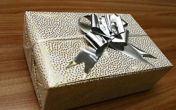Come mettere un regalo in un regalo