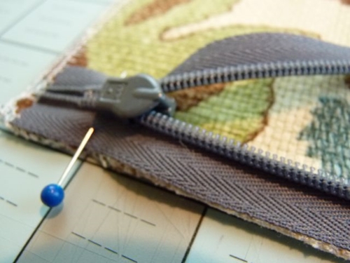Come cucire una copertura su un cuscino decorativo con le tue mani - video passo dopo passo