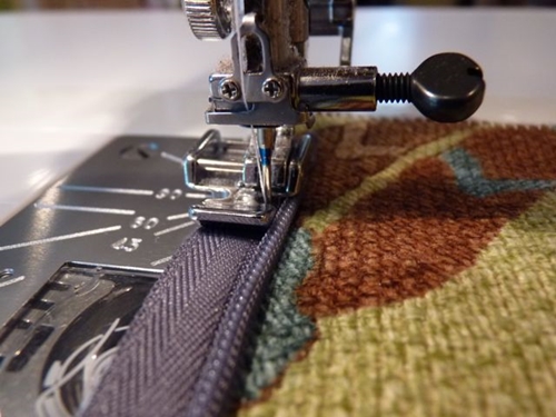 Come cucire una copertura su un cuscino decorativo con le tue mani - video passo dopo passo