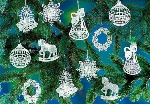Come decorare magnificamente un gruppo in un asilo per il nuovo anno con le proprie mani