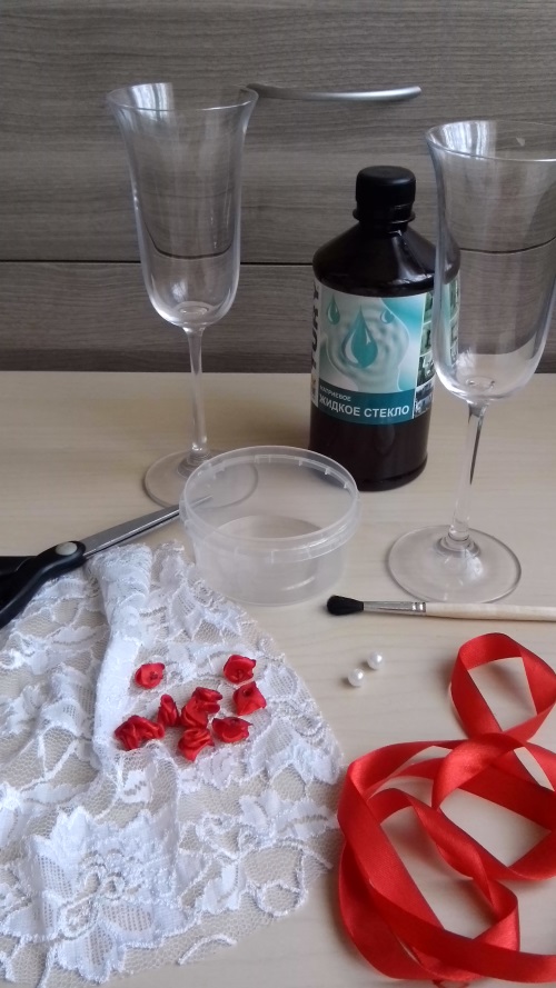 Decorazione di bicchieri di nozze