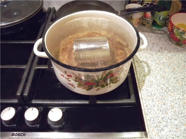 Come cucinare il latte condensato in una lattina?