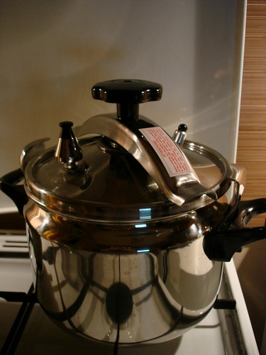 Come cucinare il latte condensato in una lattina?