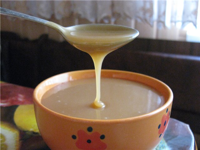 Come cucinare il latte condensato in una lattina?