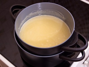 Come cucinare il latte condensato in una lattina?