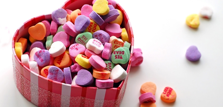 Quanto è divertente festeggiare San Valentino. Scenario per bambini in età scolare
