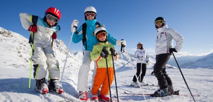 Un viaggio in montagna è sempre associato allo sci. Impara a sceglierli.