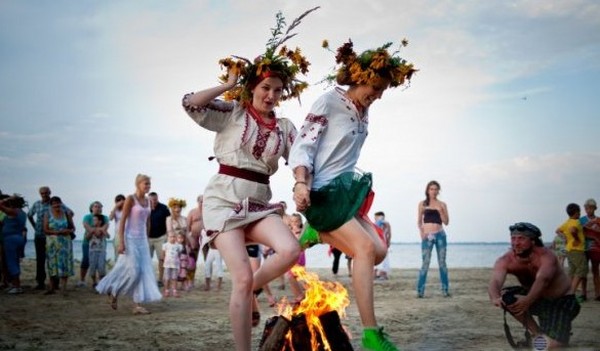 Qual è il numero di Ivan Kupala nel 2016? Quale predizione della fortuna, rituali, tradizioni sono associati alla vacanza? Cosa fare su Ivan Kupala, congratulazioni