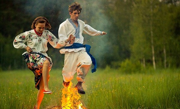 Qual è il numero di Ivan Kupala nel 2016? Quale predizione della fortuna, rituali, tradizioni sono associati alla vacanza? Cosa fare su Ivan Kupala, congratulazioni