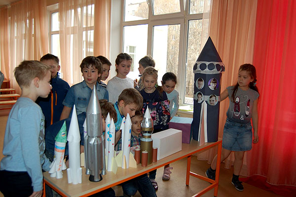 Ora di lezione per il Cosmonautics Day