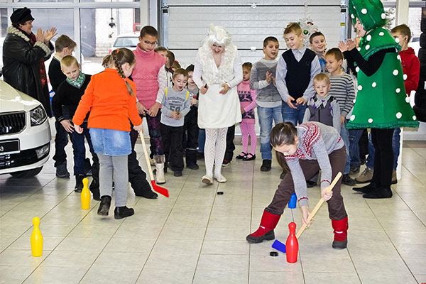 Concorsi per il nuovo anno 2017 Gallo: giochi e intrattenimento per la famiglia, grande azienda, azienda, scuola materna e scuola