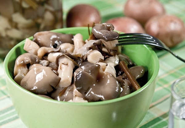 Funghi in scatola per l'inverno