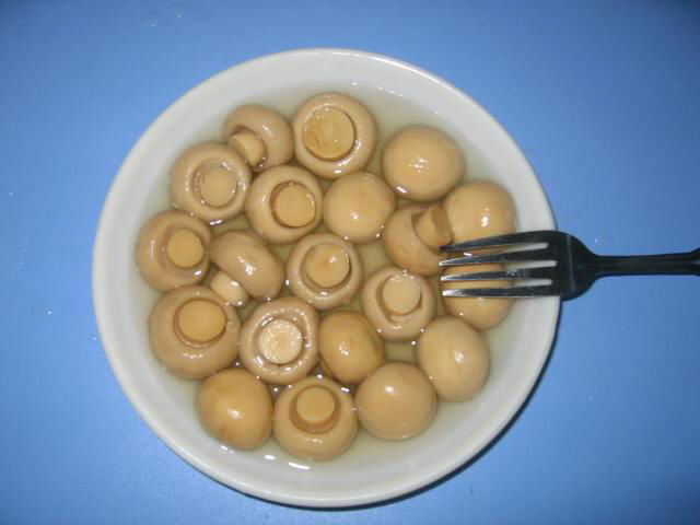Funghi in scatola per l'inverno
