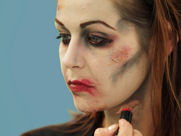 Trucco spaventoso per Halloween con le tue mani per ragazze e ragazze