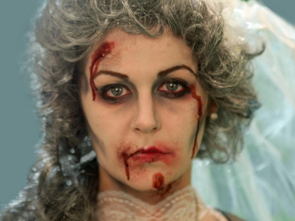 Trucco spaventoso per Halloween con le tue mani per ragazze e ragazze