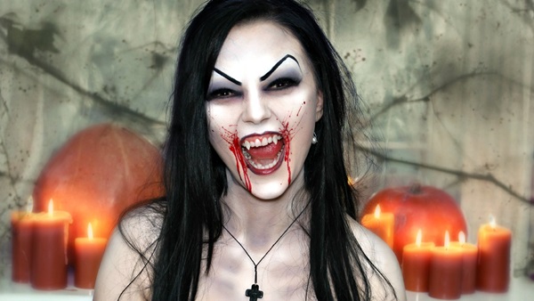 Trucco spaventoso per Halloween con le tue mani per ragazze e ragazze