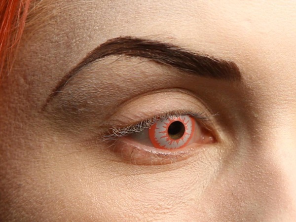 Trucco spaventoso per Halloween con le tue mani per ragazze e ragazze