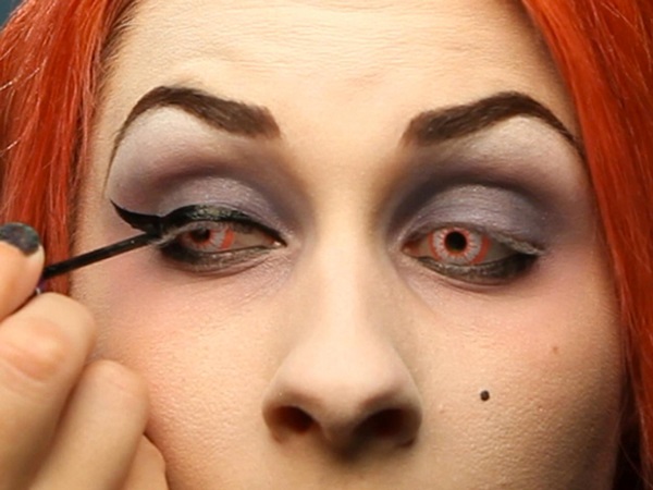 Trucco spaventoso per Halloween con le tue mani per ragazze e ragazze