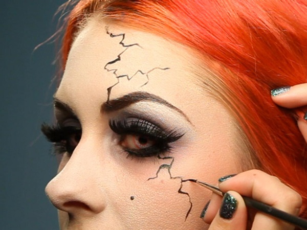 Trucco spaventoso per Halloween con le tue mani per ragazze e ragazze