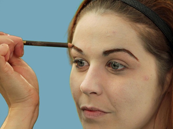 Trucco spaventoso per Halloween con le tue mani per ragazze e ragazze