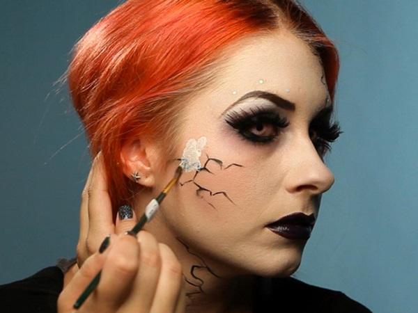 Trucco spaventoso per Halloween con le tue mani per ragazze e ragazze