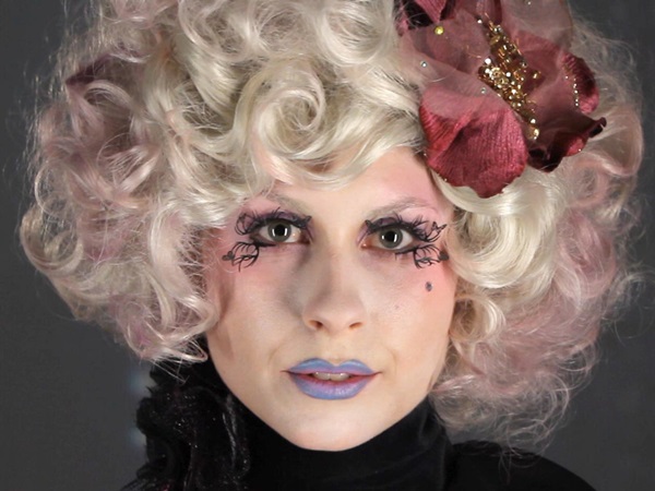 Trucco spaventoso per Halloween con le tue mani per ragazze e ragazze