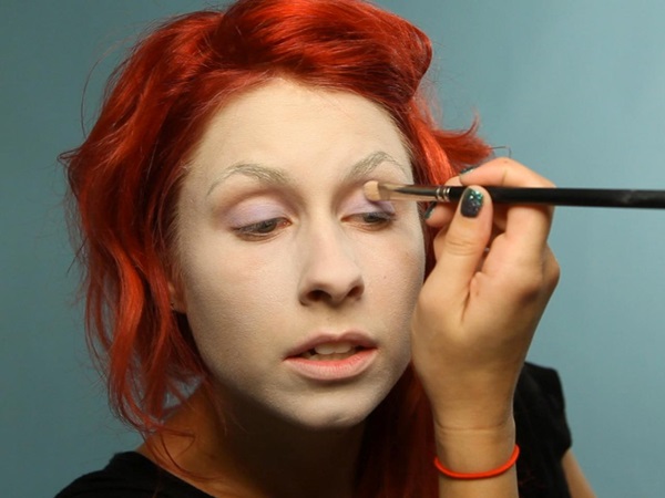 Trucco spaventoso per Halloween con le tue mani per ragazze e ragazze