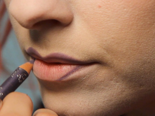 Trucco spaventoso per Halloween con le tue mani per ragazze e ragazze