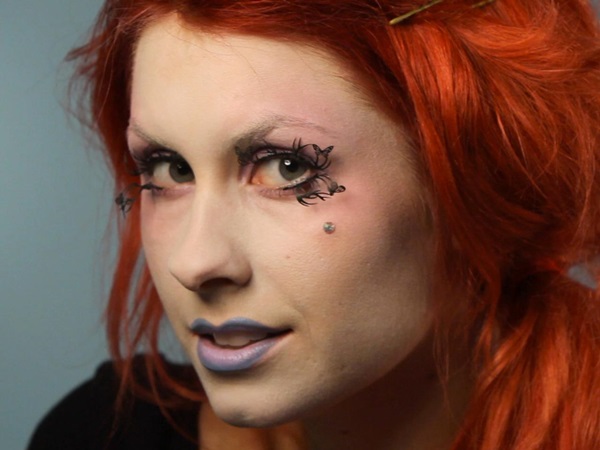 Trucco spaventoso per Halloween con le tue mani per ragazze e ragazze