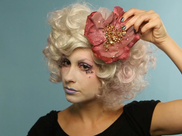 Trucco spaventoso per Halloween con le tue mani per ragazze e ragazze