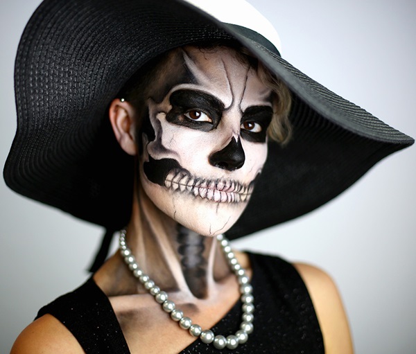 Trucco spaventoso per Halloween con le tue mani per ragazze e ragazze