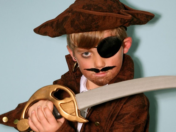 Trucco spaventoso per Halloween con le tue mani per ragazze e ragazze