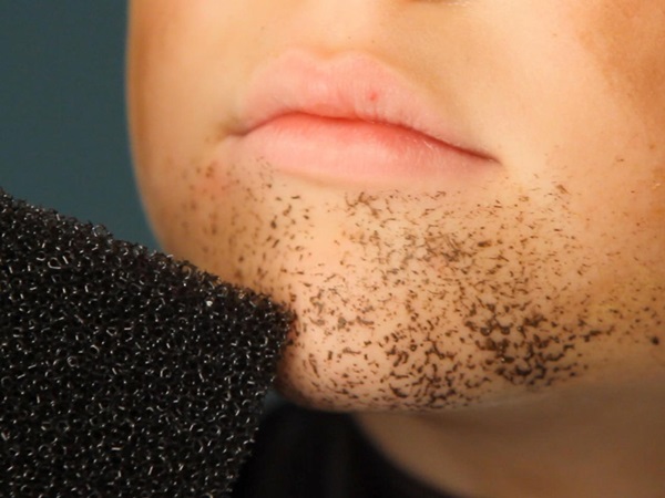 Trucco spaventoso per Halloween con le tue mani per ragazze e ragazze