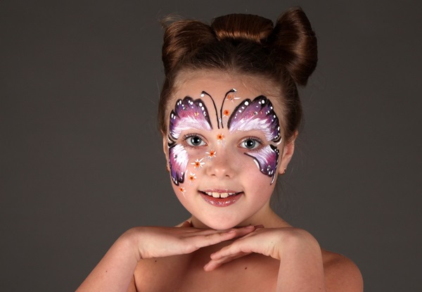 Trucco spaventoso per Halloween con le tue mani per ragazze e ragazze