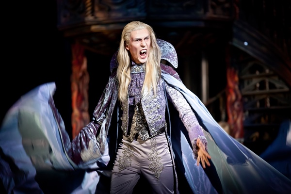 Musical sui vampiri che vale la pena vedere. The Legendary Vampire Ball