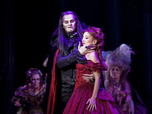 Musical sui vampiri che vale la pena vedere. The Legendary Vampire Ball