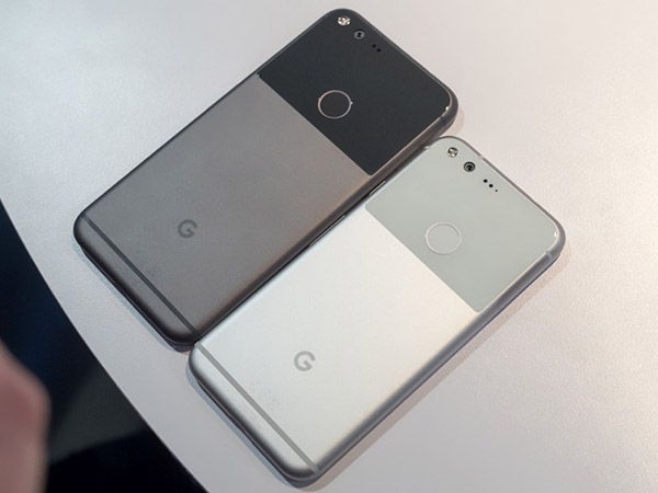 Niente di più superfluo: i nuovi smartphone Google Pixel