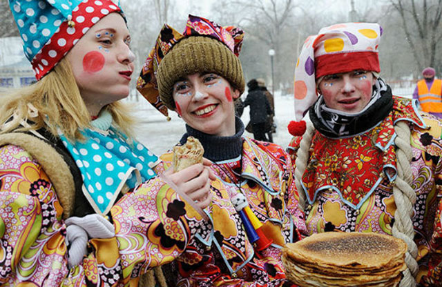 Songs on Pancake Day: testi di canzoni di olio folk russo