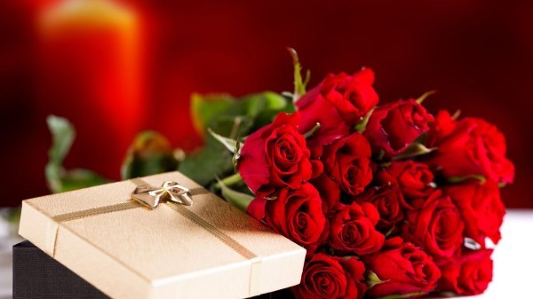 San Valentino 2016: idee regalo originali e le migliori congratulazioni