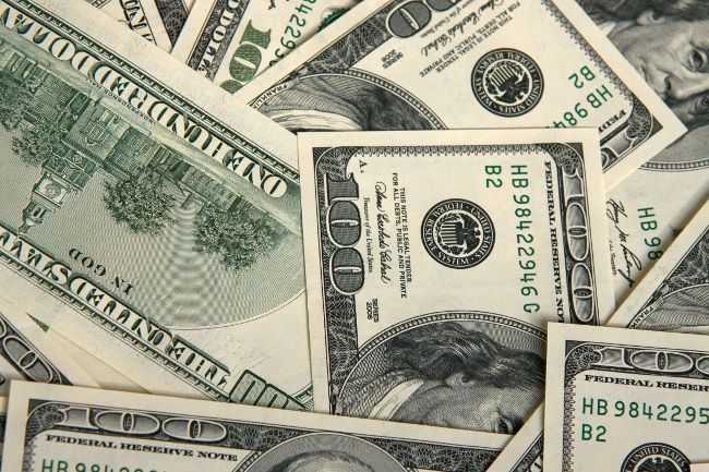 Soldi contraffatti: come riconoscere un falso $ 100?
