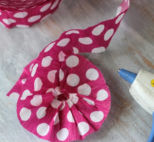 Artigianato per la festa della mamma con le proprie mani: per la scuola materna e 1a classe, per la scuola, dalla carta colorata, tovaglioli