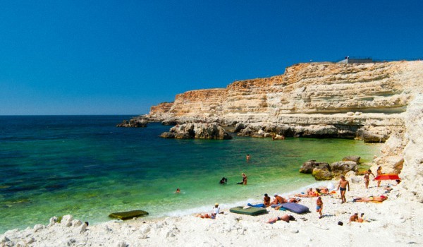 Il clima in Crimea nell'agosto 2016 è previsto dal centro idrometeorologico, dalla temperatura media dell'acqua e dell'aria nel Crimea di agosto e dalle recensioni degli ospiti della penisola